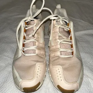 Reebok. Women's ZigWild Trail 6 Shoes Sz Wms 9‎ Soft Ecru thumbnail 2