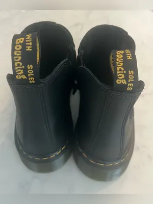 Dr. Martens 2976 Y Chelsea Boots Black Leather Side Zip Women’s US 7 EU 38 thumbnail 4