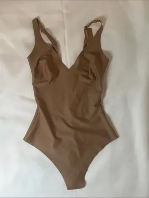 NEW SKIMS Body Unlined Plunge Thong Bodysuit in Sienna Size Medium (G22) thumbnail 2
