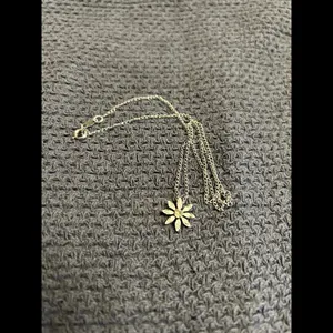 Woman stealing silver 925 necklace beautiful flower shape thumbnail 2
