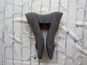 Vintage 1980s Laura Ashley Blue Suede Pumps Made In Italy Size 38 Cottage Core thumbnail 3