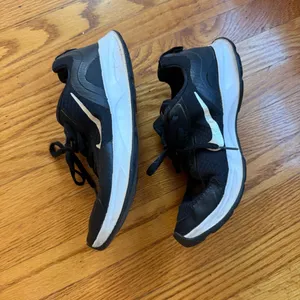 Nike Black and White Sneakers thumbnail 4