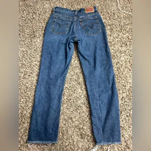 Levi’s Wedgie Straight High Rise Distressed Jeans Sz 28 thumbnail 10