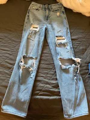 Hollister Straight Leg Jeans Ultra High-Rise thumbnail 1