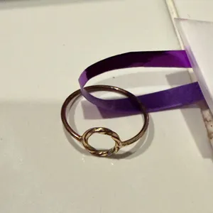 Source Unknown Elegant Gold Toned Ring Size 5 1/2 thumbnail 2