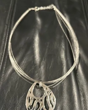 Elegant Silver Pendant Necklace thumbnail 1