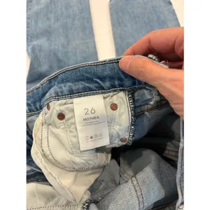 MOTHER The Insider Crop Step Fray Jeans Distressed Raw Hem Light Wash size 26 thumbnail 4
