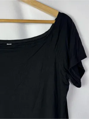 Boutique Black Cold Shoulder Short Sleeve Top L thumbnail 3