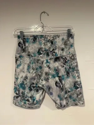 Lululemon align kaleidoscope floral blue and grey biker shorts‎ thumbnail 4