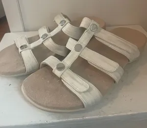 Vionic Comfort Slide Sandals in Off-White 7.5 thumbnail 1