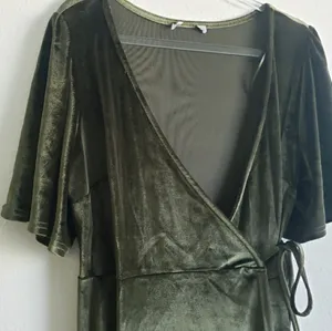 Baltic Born Katelyn Velvet Wrap Maxi Dress New Without Tags thumbnail 6