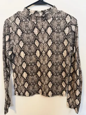 Caution to the Wind Mock Neck Top Womens Large Brown Excellent Snakeskin Ribbed thumbnail 1