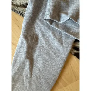 ALO Alosoft High-Waist 7/8 Highlight Legging In Athletic Heather‎ Grey Size XXS thumbnail 3