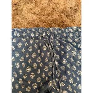 Joie Lyocell Boho Floral Print Pull-On Drawstring Shorts Blue White Paperbag thumbnail 4
