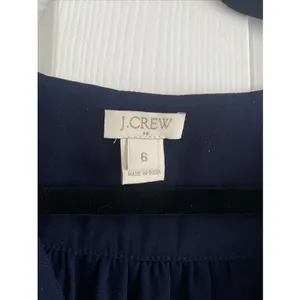 J.Crew Colorblock Shell Blouse Womens Size 6 Navy Ivory V-Neck Crepe Top thumbnail 3