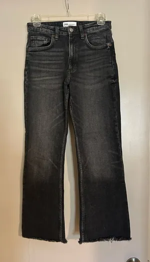 Zara Mid- Rise Black Kick Crop Jeans thumbnail 1