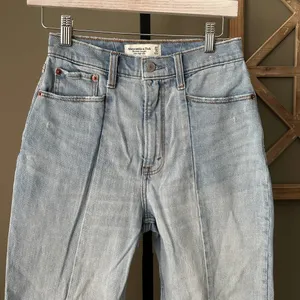 Abercrombie & Fitch Curve Love Ankle Straight Ultra High Rise 27 /4 thumbnail 2