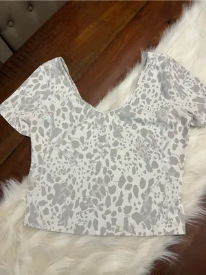 Lululemon Align T-Shirt Cheetah Camo Antique White Multi Size 6 Nulu thumbnail 3