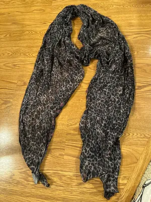 Vanity Floral reversible Patterned Scarf Black thumbnail 3