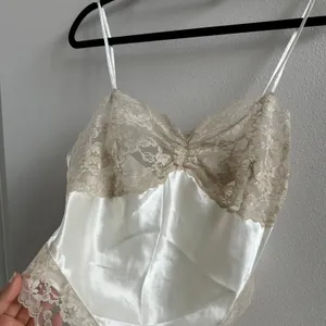 Victoria's Secret Women's Cream Satin Lace Bodysuit Small thumbnail 3