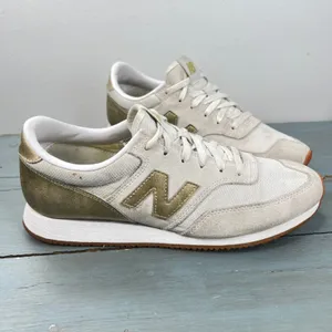 New Balance 620 Women 9.5 Sneakers Cream Gold Metallic CW620JD2 Low Top Shoes thumbnail 4