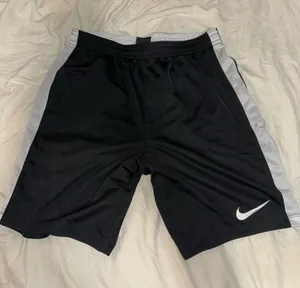 Nike Women’s Dri-Fit Basketball Shorts thumbnail 1