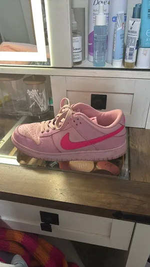Pink Nike Dunk thumbnail 2