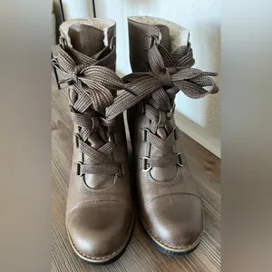 Universal Threads Goode Co Women’s Wedges Boots Faux Fur Lining Size 9 thumbnail 2