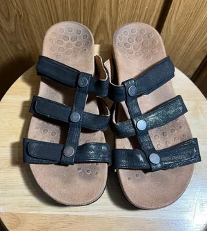 Vionic Black Triple-Strap Women's Sandals thumbnail 1