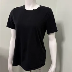 Lululemon black tee medium thumbnail 4