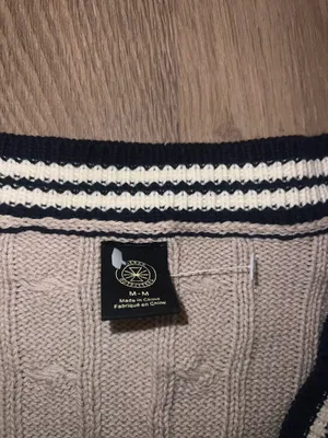brand new urban outfitter medium v neck sweater thumbnail 3