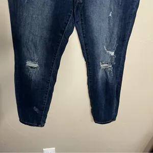 Judy Blue Relaxed Fit‎ high rise distressed Crop Denim Jeans thumbnail 4