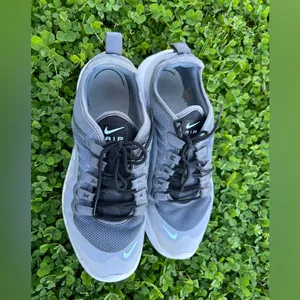 Nike Air Max Axis Low Grey Woman’s Comfy Running Sports Outdoor Shoes Size 8 thumbnail 2