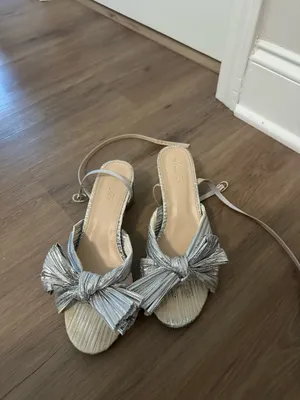 Muccute silver bow heels Size 7 thumbnail 2