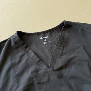 Jaanuu Carte Slim 2-Pocket Scrub Top thumbnail 7
