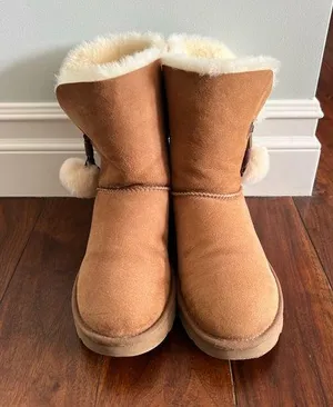 UGG Short  Boots thumbnail 1