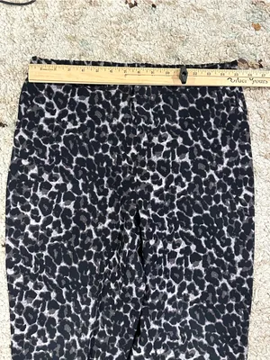 Isaac Mizrahi Leopard-Print Wide Leg Pants in Black & Gray thumbnail 8