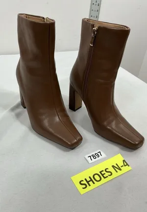 Womans Excellent Condition Ankle Boots Size 6 Brown Side Zip Leather thumbnail 1