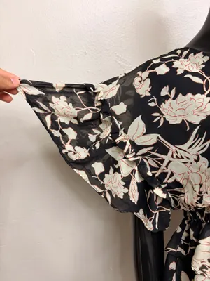 Marc New York Women's Black Floral V-Neck Ruffle Blouse thumbnail 3
