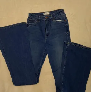 Bershka Women's Blue and Navy Jeans thumbnail 1