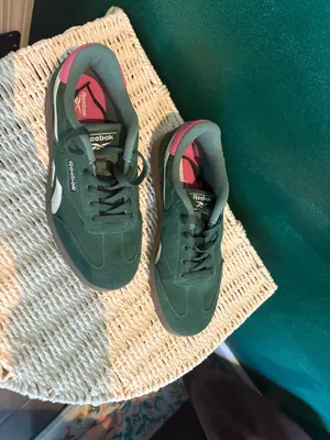 Dark Green Reebok Shoes thumbnail 2