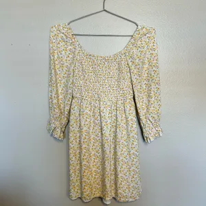 Hollister Smocked Floral mini Dress thumbnail 2