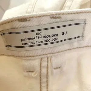Rokh x GU (Uniqlo) Wide Button Cotton Jeans in Off White thumbnail 9