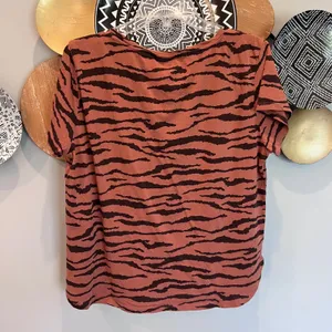 HM‎ Basics Womens Large Tiger Print Cotton Short Sleeve Tee Terracotta Black L thumbnail 3