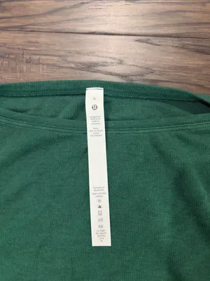 New With Tags Lululemon Back in Action Ribbed Ling Sleeve Shirt Sz 8 thumbnail 7