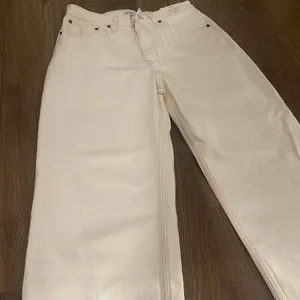 Abercrombie Women's White Jeans thumbnail 4