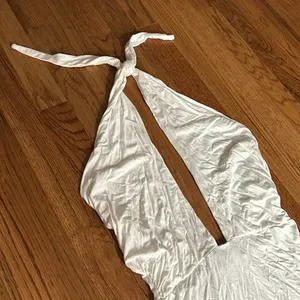 White Missguided Deep Plunge Stretchy Open Back Halter Mini Summer Dress thumbnail 3