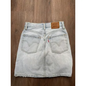 Levis Premium Womens Light Wash Denim Mini Skirt High Rise Raw Hem‎ Size 24 thumbnail 4