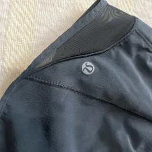 Lululemon Hotty Hot Low-Rise Lined Short 4" size 2‎ thumbnail 4