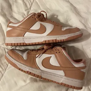 Nike Dunk Low thumbnail 1